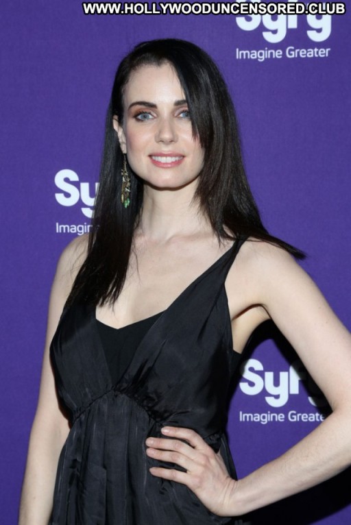 Mia Kirshner Celebrity Beautiful Babe Posing Hot Paparazzi