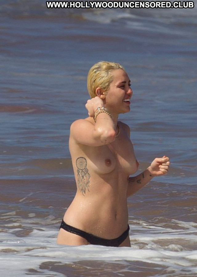 Miley Cyrus No Source  Topless Beautiful Paparazzi Celebrity Babe