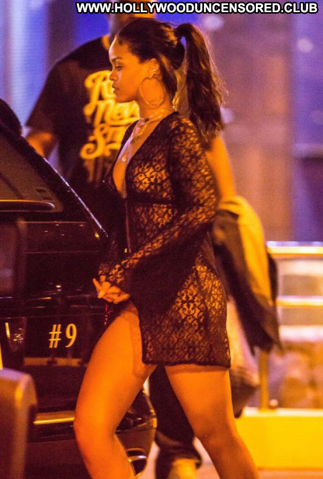 Rihanna No Source Braless Posing Hot Candids Celebrity Babe Beautiful