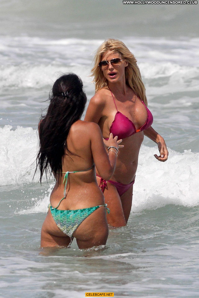 Victoria Silvstedt No Source Posing Hot Sexy Bikini Celebrity