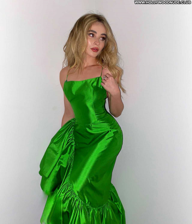 Sabrina Carpenter Beautiful Paparazzi Babe Celebrity Posing