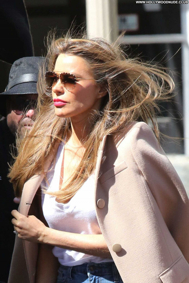 Sofia Vergara Paparazzi Beautiful Celebrity Posing Hot Babe