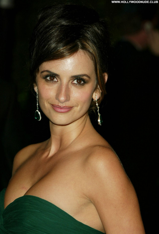 Penelope Cruz No Source Posing Hot Babe Beautiful Sexy Celebrity